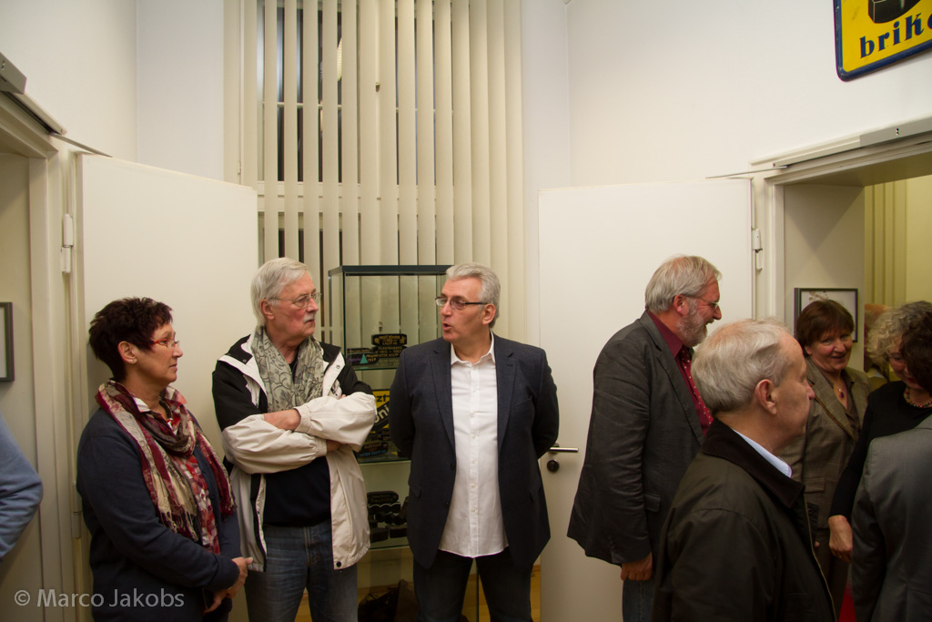 121026194028 MJ  9898